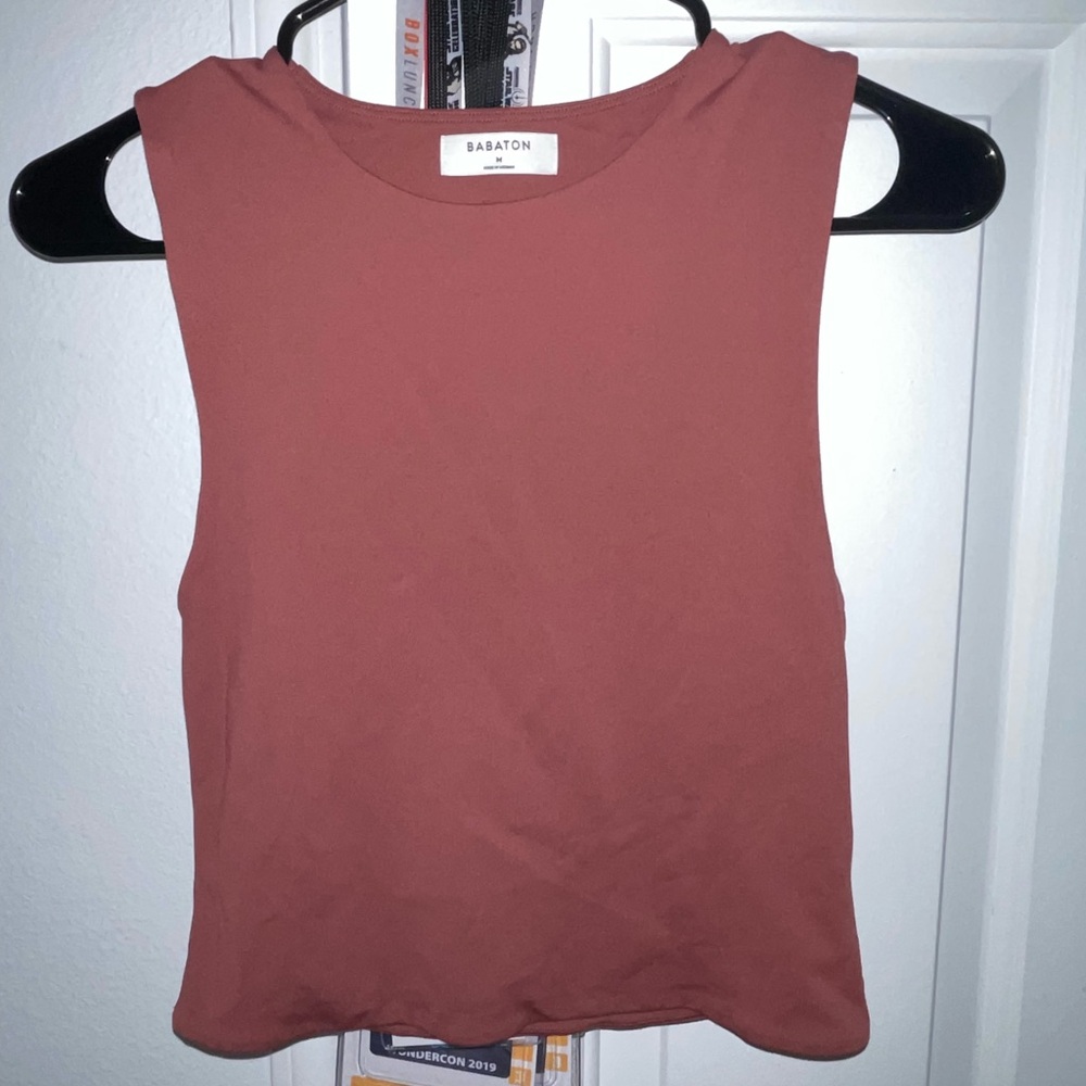 Aritzia Babaton top in M contour crew top
